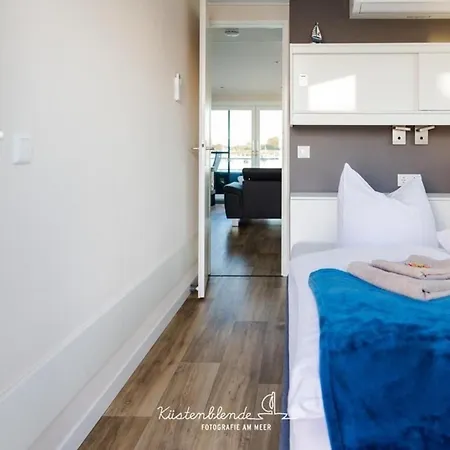 Hausboot Arielle Botel Ribnitz-Damgarten