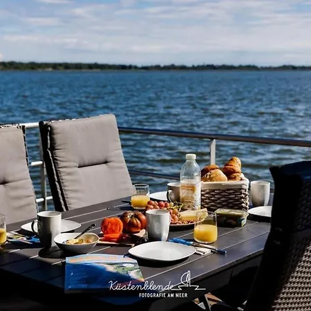 Hausboot Arielle Botel *