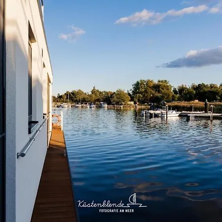 Botel Hausboot Arielle *
