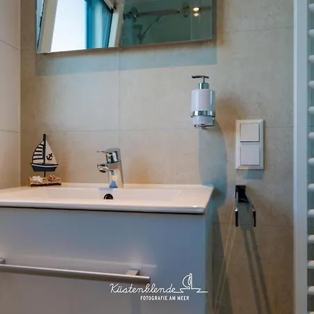 Hausboot Arielle Botel Ribnitz-Damgarten