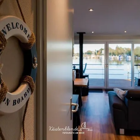 Hausboot Arielle Ribnitz-Damgarten