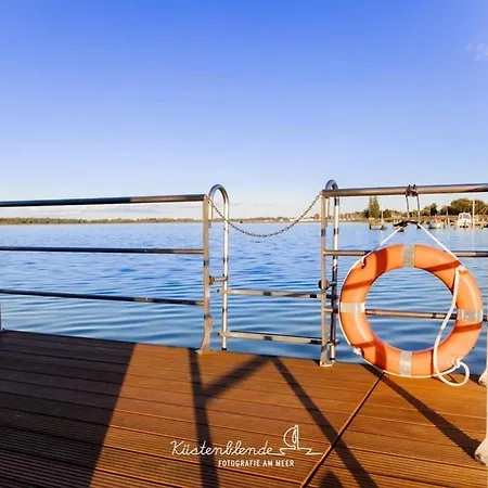 Hausboot Arielle Botel Ribnitz-Damgarten