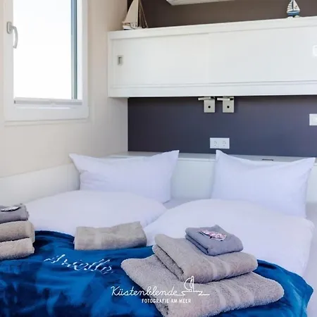 Botel Hausboot Arielle Ribnitz-Damgarten