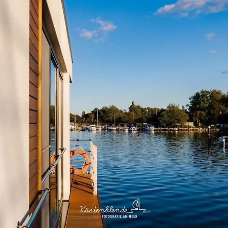 Hausboot Arielle Botel Ribnitz-Damgarten